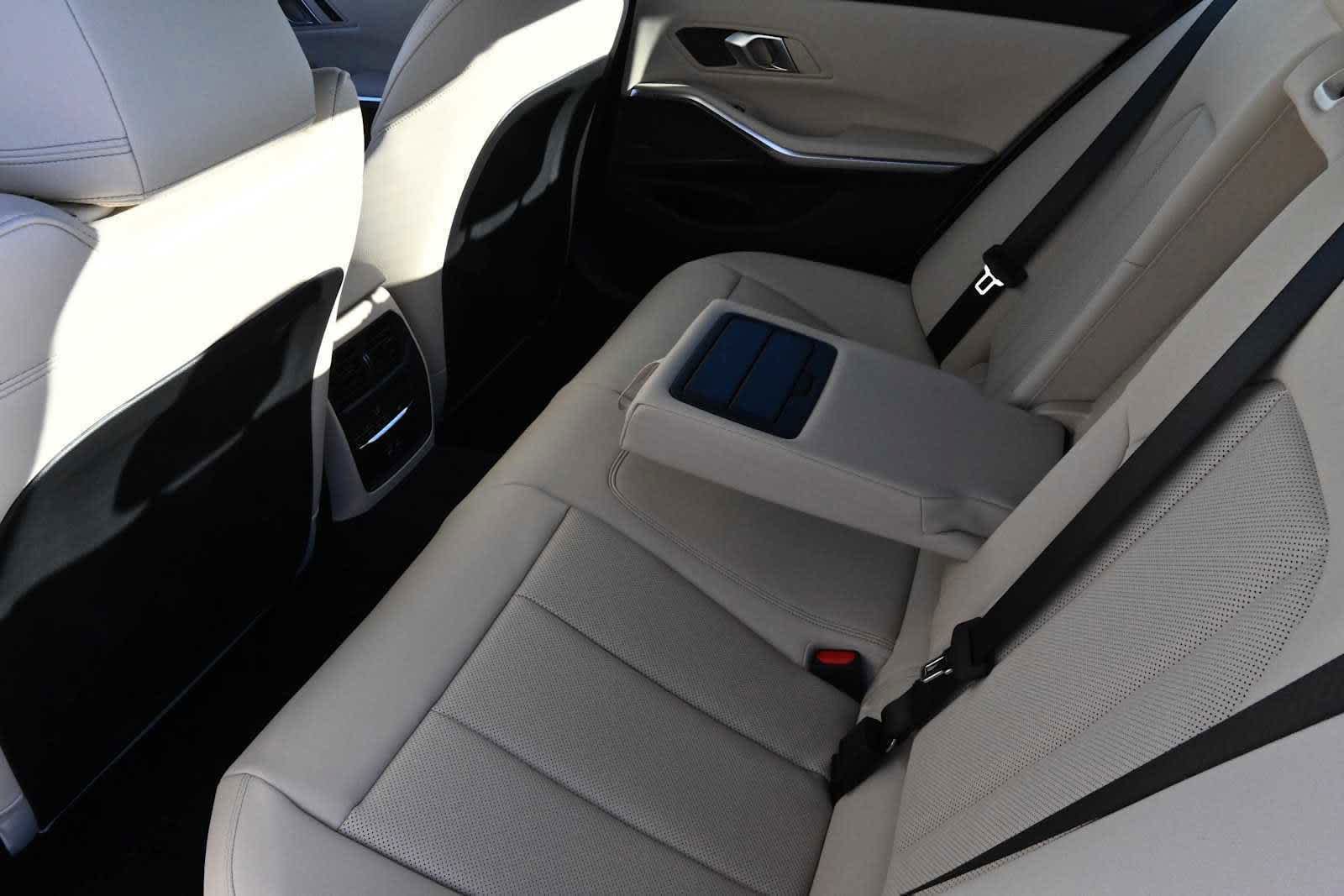Used 2026 BMW 330i Sedan w/ Premium Package RWD image 10