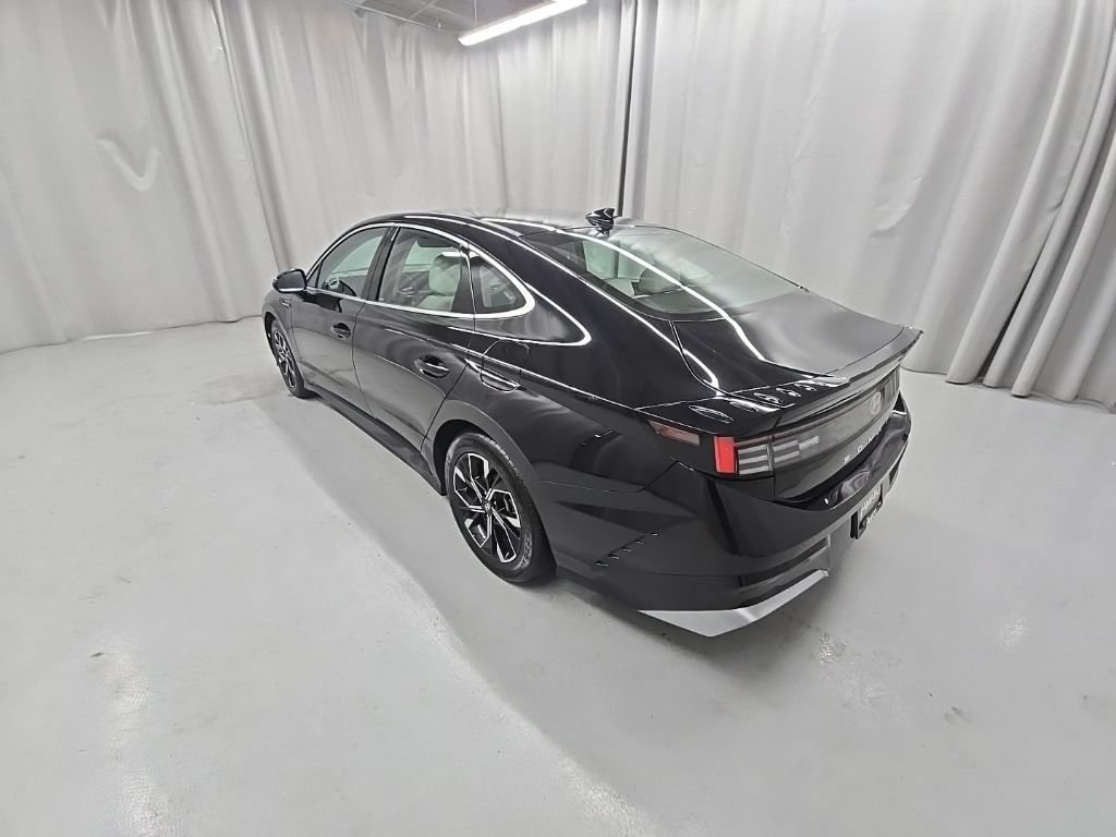 Used 2025 Hyundai Sonata SEL FWD image 4