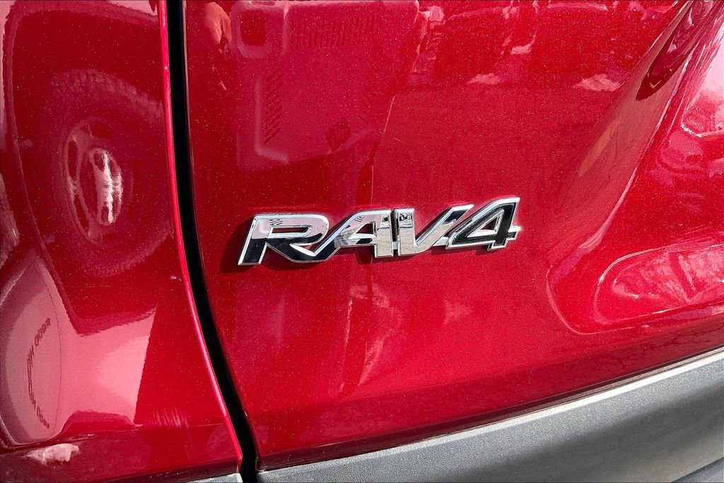 Used 2022 Toyota RAV4 XLE image 30