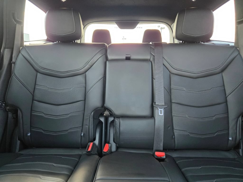 Used 2025 Cadillac XT6 Premium Luxury w/ Platinum Package AWD/4WD image 12