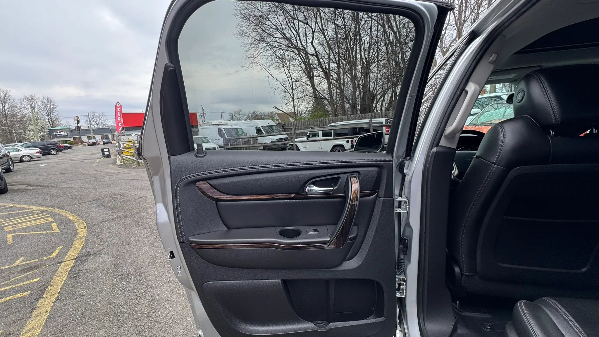Used 2015 GMC Acadia Denali image 14