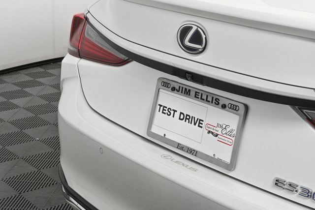 Used 2022 Lexus ES 300h w/ Premium Package image 38