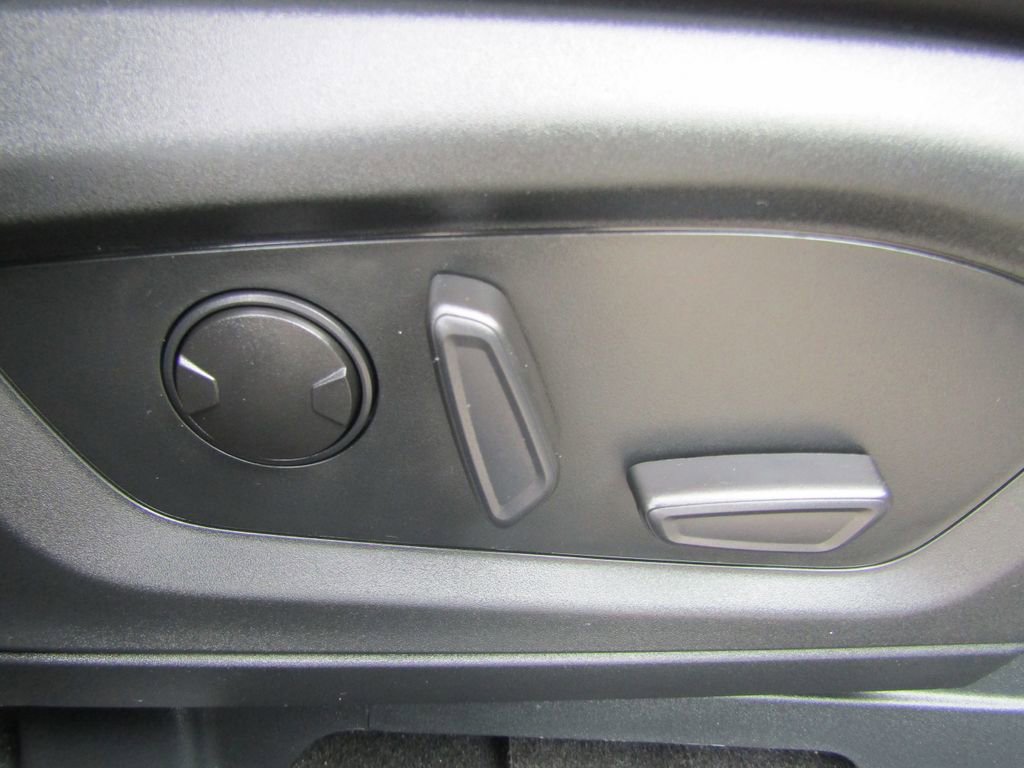 Used 2024 Ford Explorer XLT w/ Equipment Group 202A AWD/4WD image 37