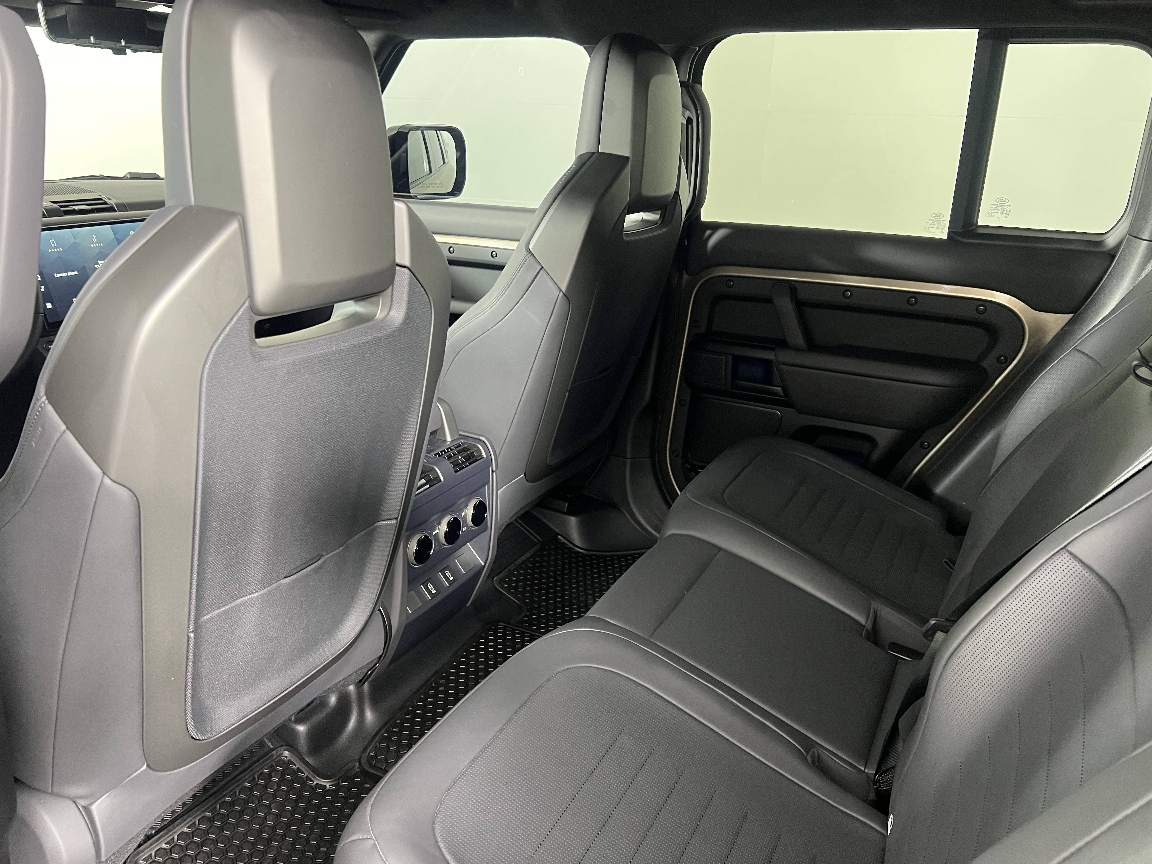 Used 2026 Land Rover Defender 110 OCTA image 20