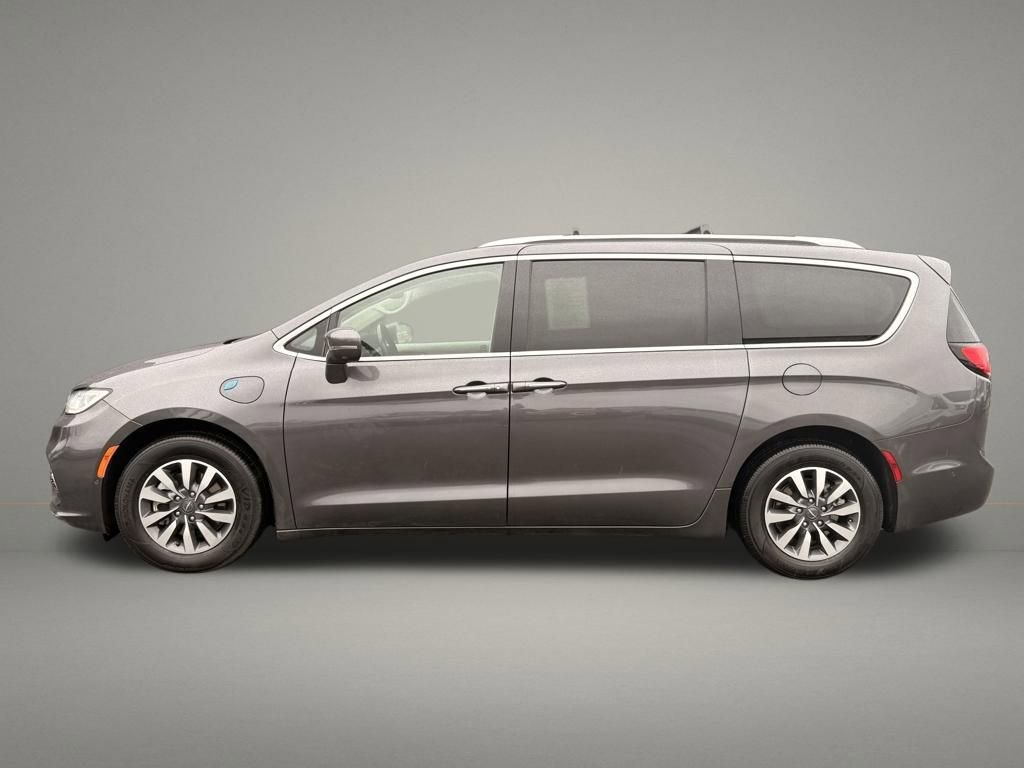 Used 2021 Chrysler Pacifica Touring-L image 2