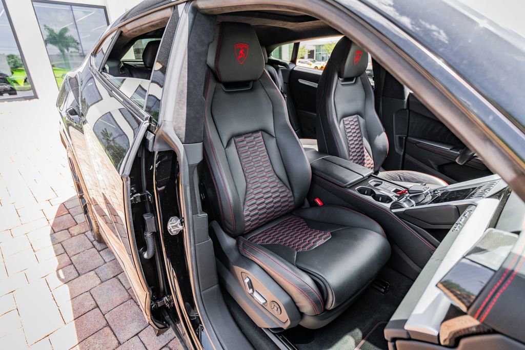 Used 2019 Lamborghini Urus AWD/4WD image 36