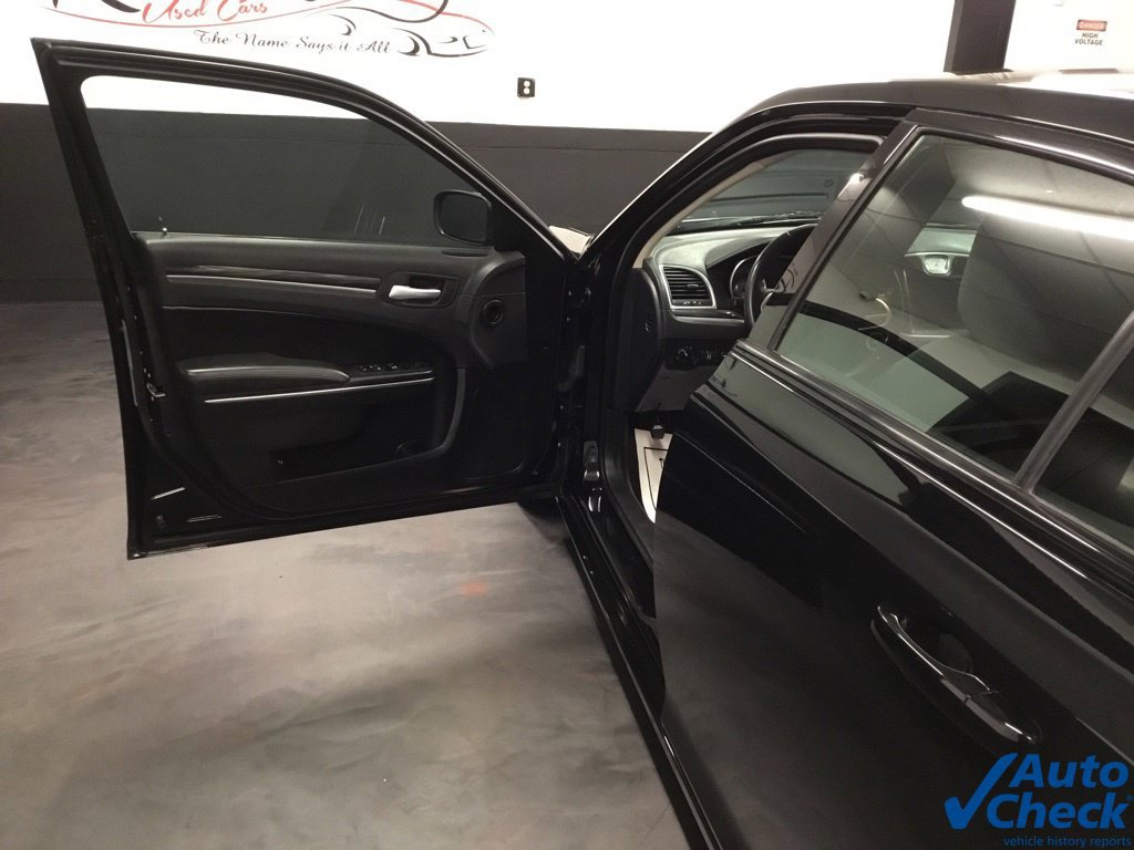 Used 2018 Chrysler 300 Touring w/ Sport Appearance Package RWD image 19