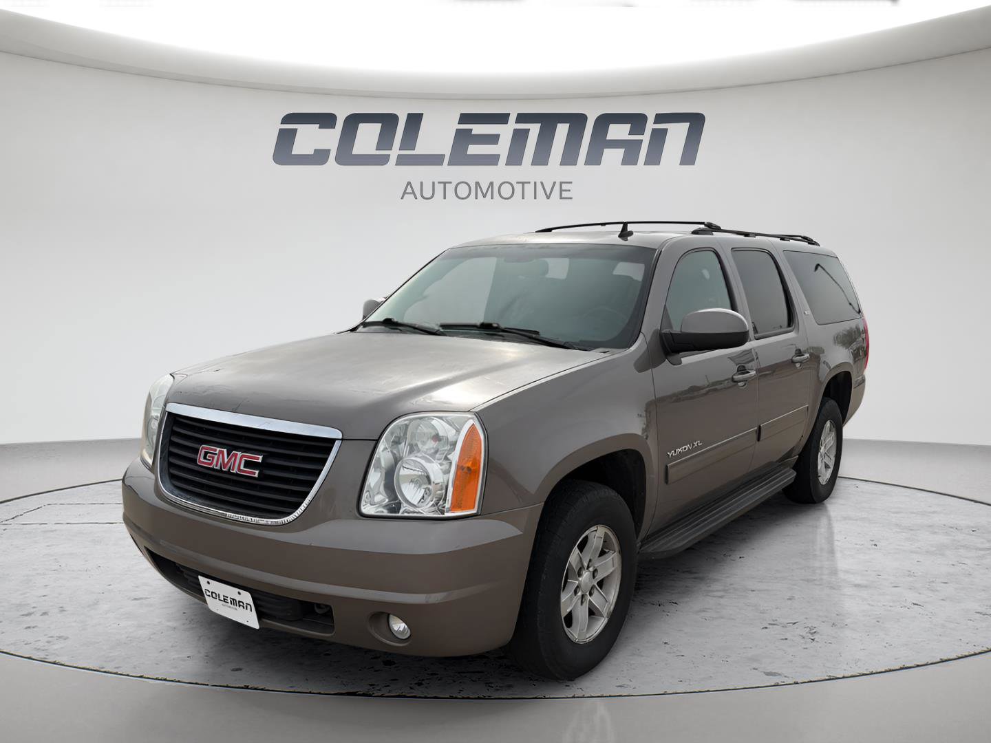 Used 2014 GMC Yukon XL SLT w/ SLT-2 Equipment Package AWD/4WD image 1