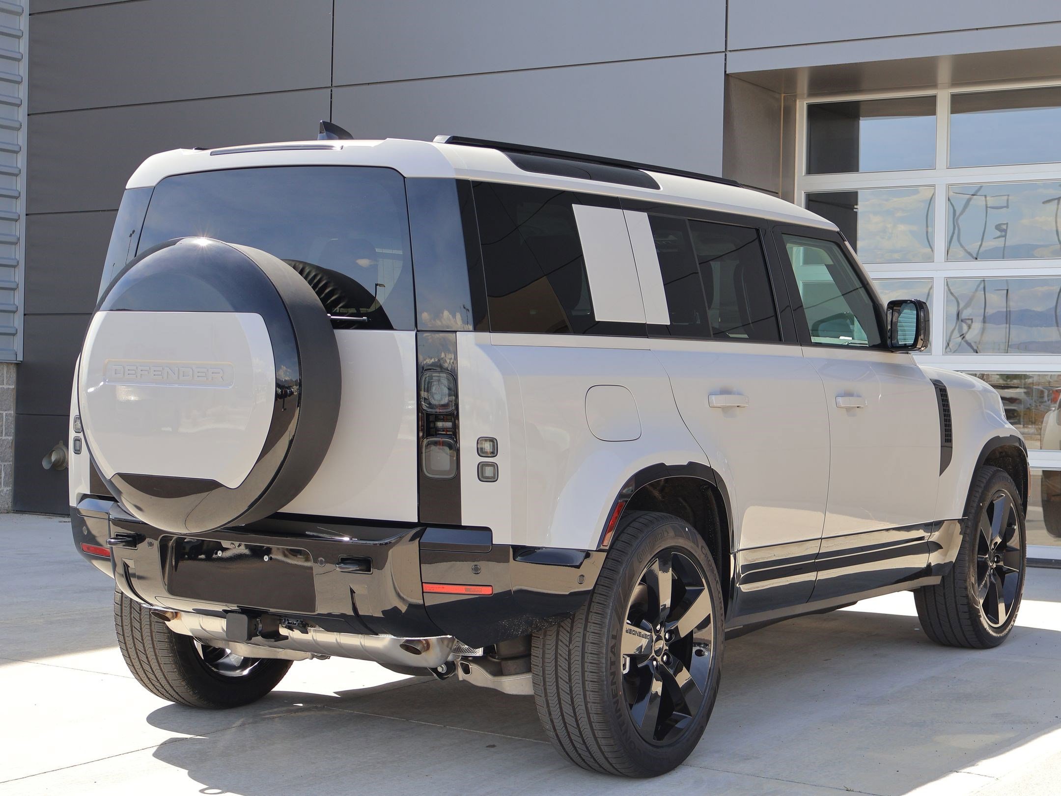 New 2026 Land Rover Defender 110 X-Dynamic SE AWD/4WD image 5