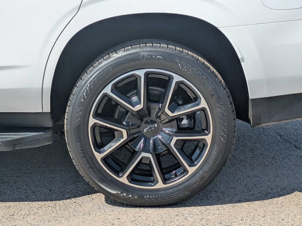 Used 2022 Chevrolet Tahoe RST w/ Luxury Package AWD/4WD image 11