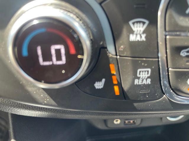 Used 2023 Chevrolet Traverse LT w/ LT Premium Package FWD image 28