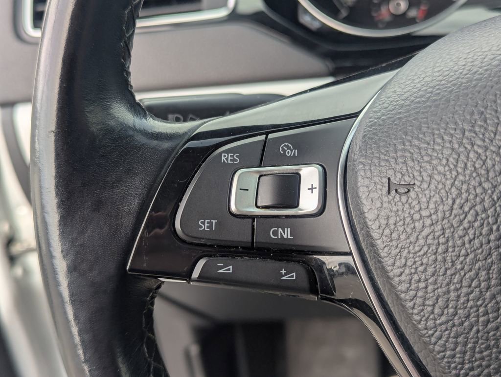 Used 2015 Volkswagen Jetta SEL Premium image 23