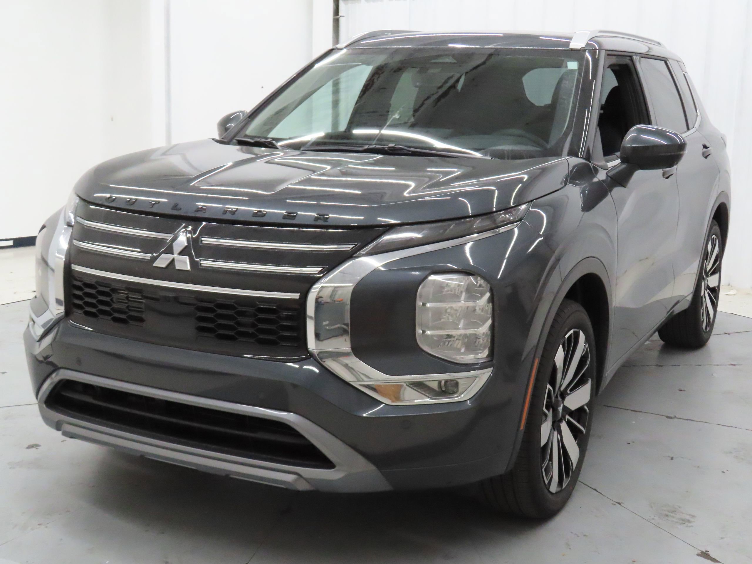 New 2026 Mitsubishi Outlander SEL FWD image 8