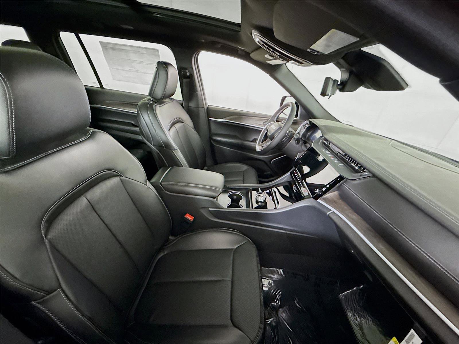 New 2026 Jeep Grand Cherokee L Limited w/ Luxury Tech Group II image 24