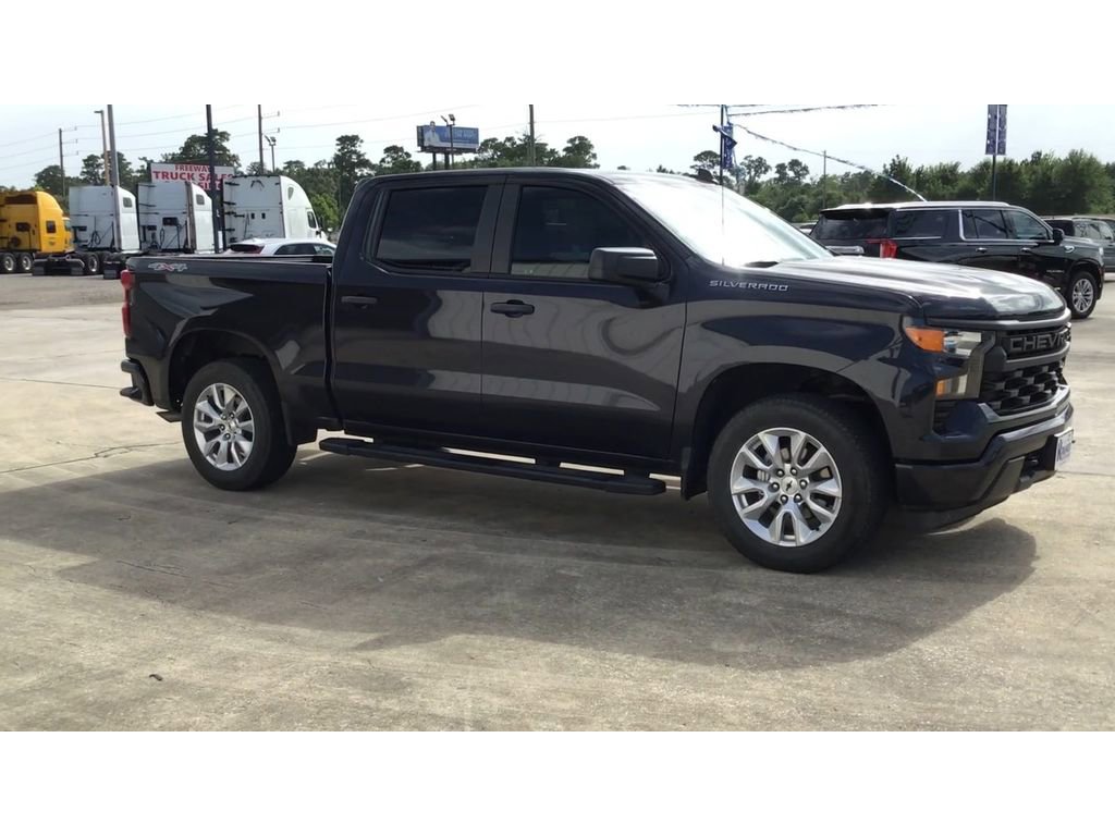 Used 2023 Chevrolet Silverado 1500 Custom image 2