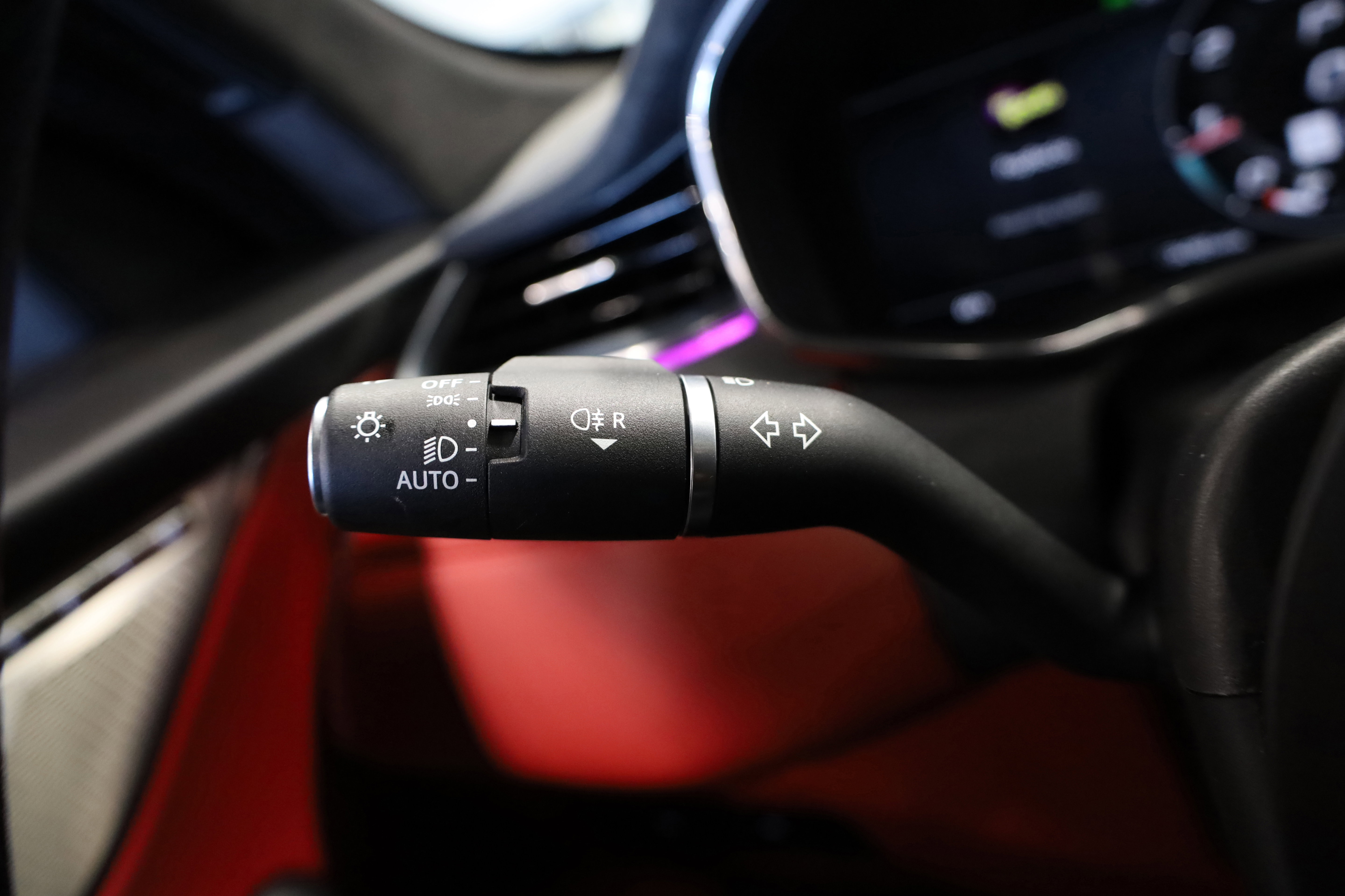 Used 2023 Jaguar F-PACE SVR image 22