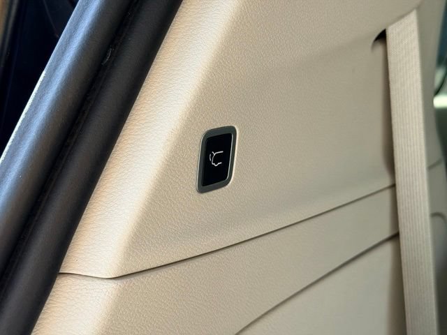 Used 2022 Chrysler Voyager LX FWD image 27