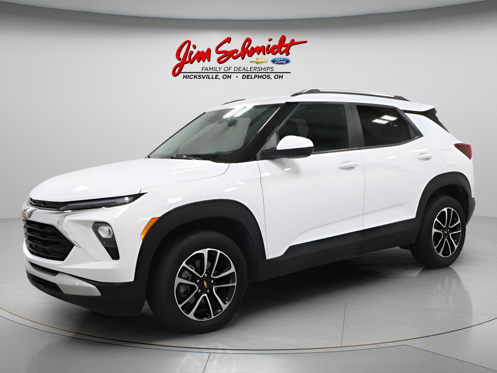 Used 2025 Chevrolet TrailBlazer LT AWD/4WD image 2