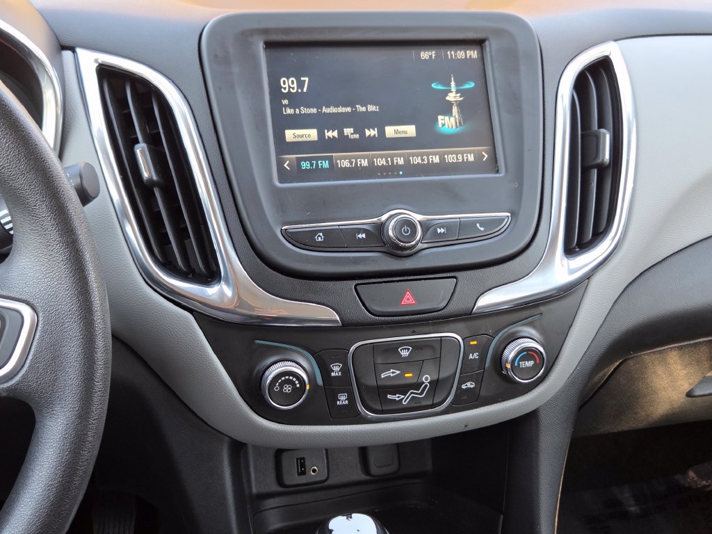 Used 2018 Chevrolet Equinox LS FWD image 29