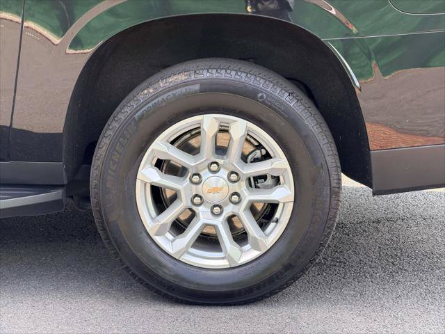 Used 2025 Chevrolet Suburban LT AWD/4WD image 10