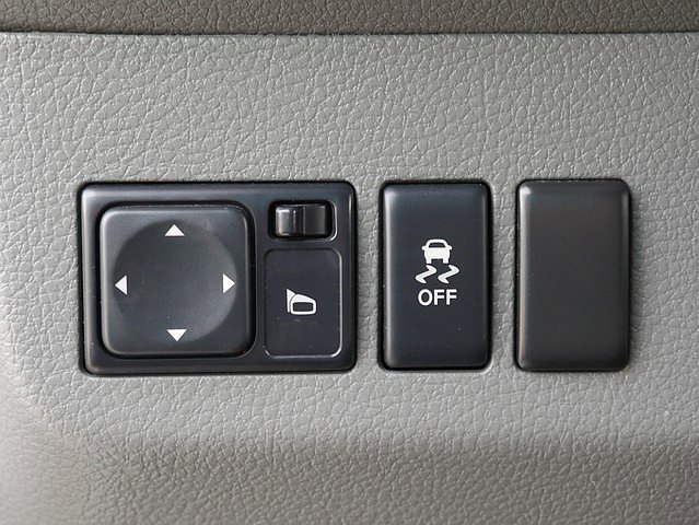 Used 2018 Nissan NV 2500 SV image 16