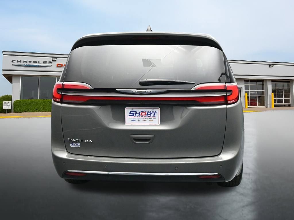 Used 2023 Chrysler Pacifica Touring-L FWD image 4