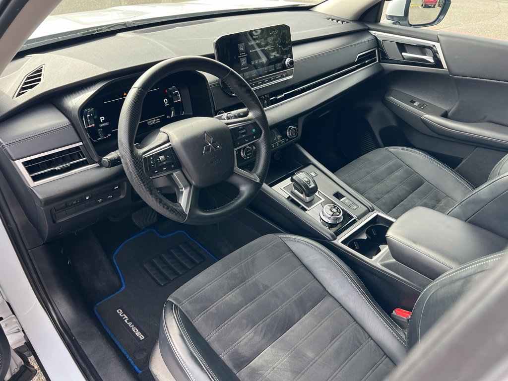 Used 2024 Mitsubishi Outlander 4WD Plug-In Hybrid image 17