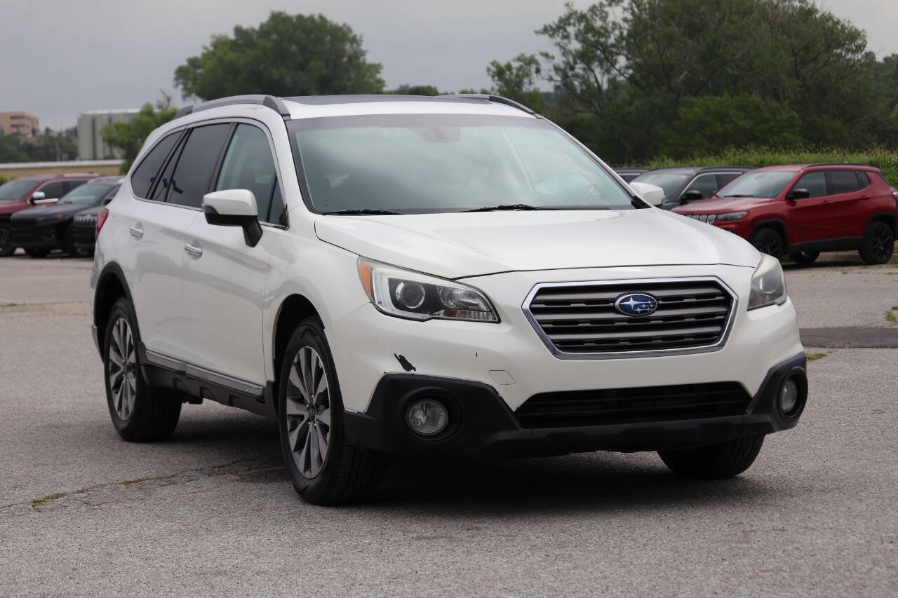 Used 2017 Subaru Outback 3.6R Touring AWD/4WD image 4