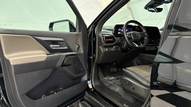 Used 2026 Chevrolet Silverado EV Trail Boss AWD/4WD image 34
