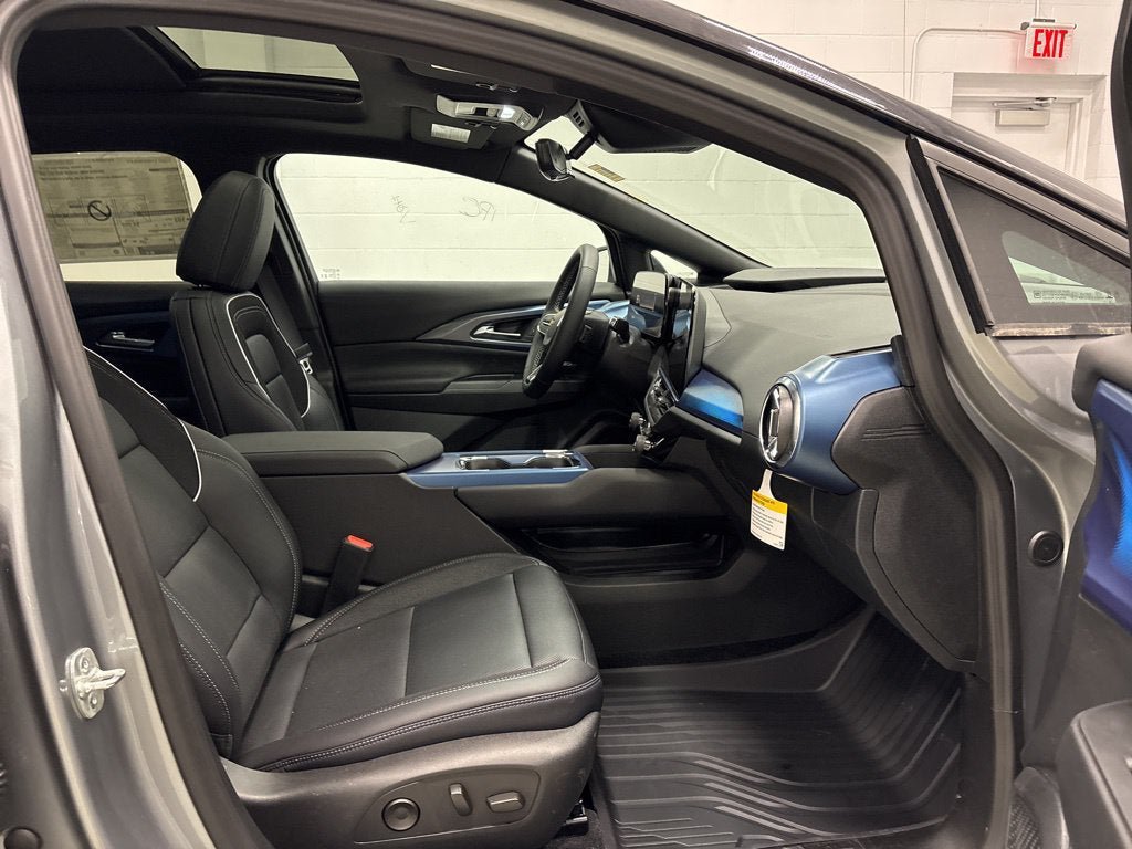 New 2026 Chevrolet Equinox EV LT w/ Convenience Package II AWD/4WD image 31