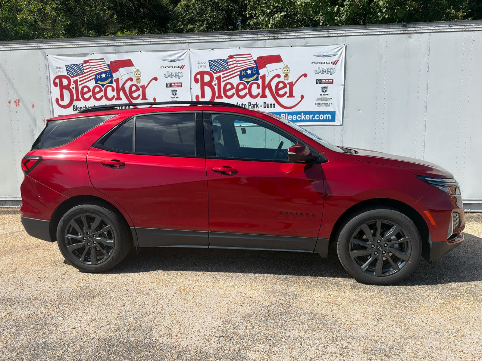 Used 2023 Chevrolet Equinox RS w/ RS Leather Package AWD/4WD image 2