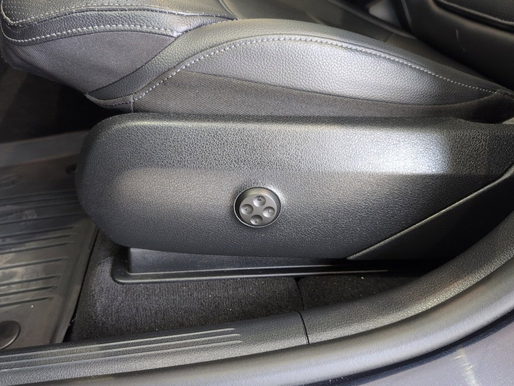 Used 2023 Mercedes-Benz GLC 300 4MATIC image 13