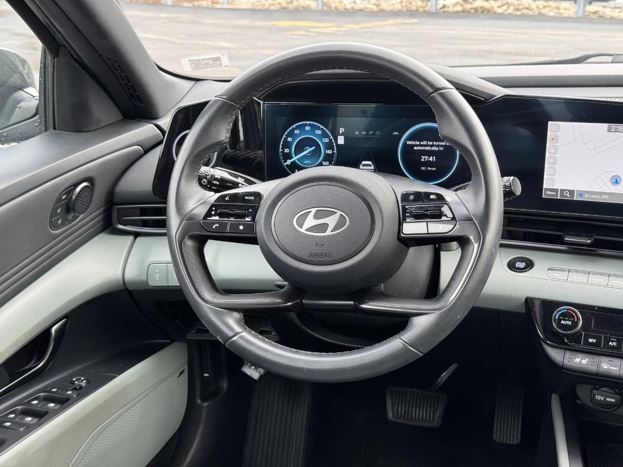 Used 2025 Hyundai Elantra Limited image 12