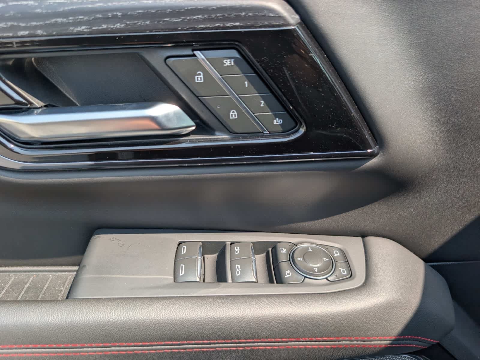 Used 2025 GMC Yukon AT4 Ultimate AWD/4WD image 27