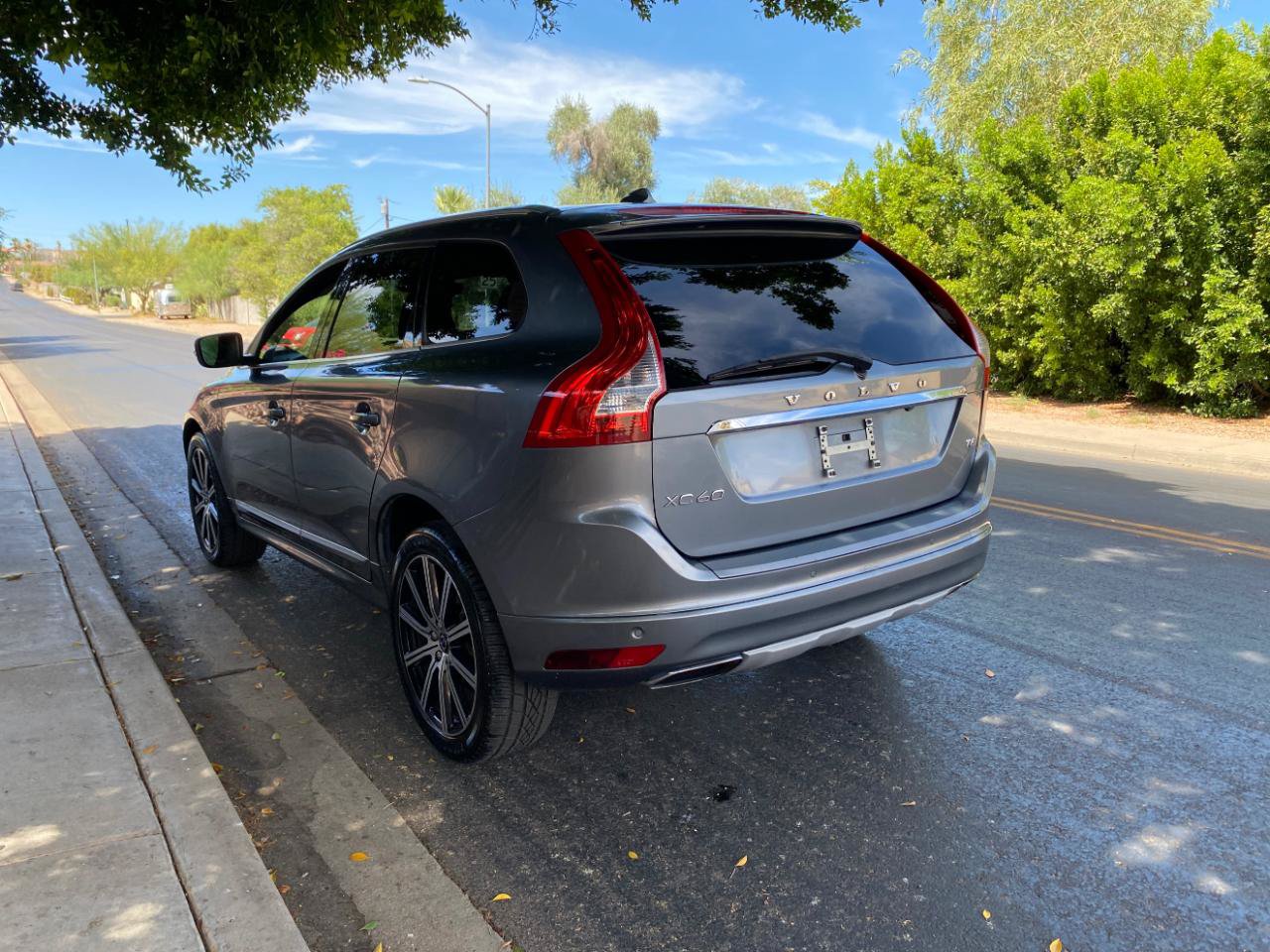 Used 2016 Volvo XC60 T6 Platinum FWD image 14