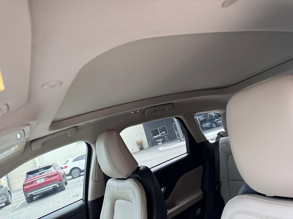 New 2025 Lincoln Corsair Reserve image 32