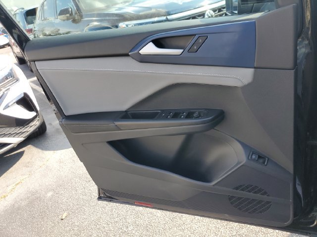 Certified 2024 Volkswagen Taos SE FWD image 35