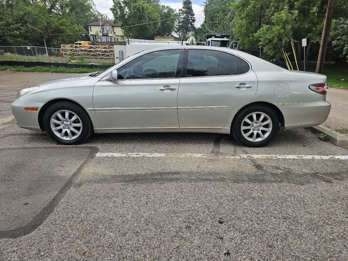 Used 2004 Lexus ES 330 FWD image 2