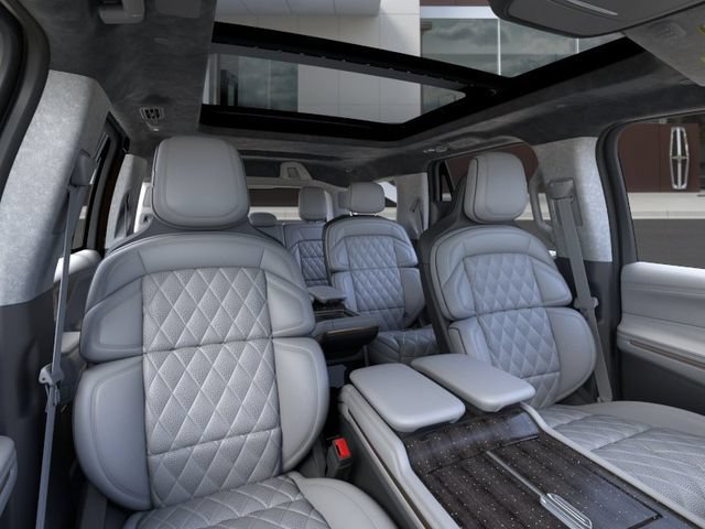 New 2026 Lincoln Navigator Black Label w/ Black Label Special Edition AWD/4WD image 10