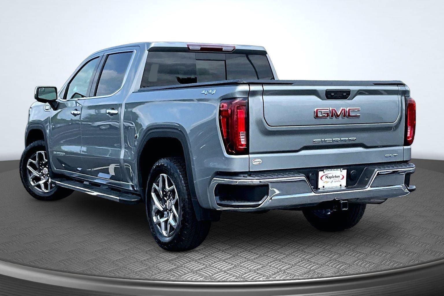Used 2024 GMC Sierra 1500 SLT w/ SLT Convenience Package AWD/4WD image 14