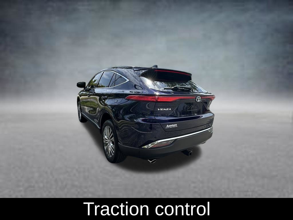 Used 2023 Toyota Venza XLE AWD/4WD image 5