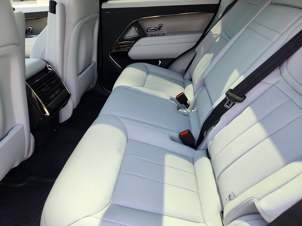 Used 2026 Land Rover Range Rover Sport SE AWD/4WD image 5