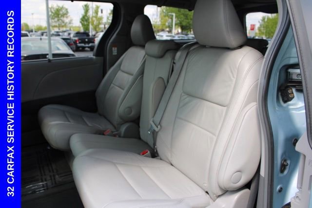 Used 2015 Toyota Sienna XLE FWD image 24