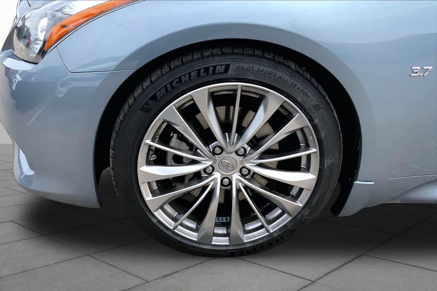 Used 2015 INFINITI Q60 Convertible w/ Premium Package RWD image 10