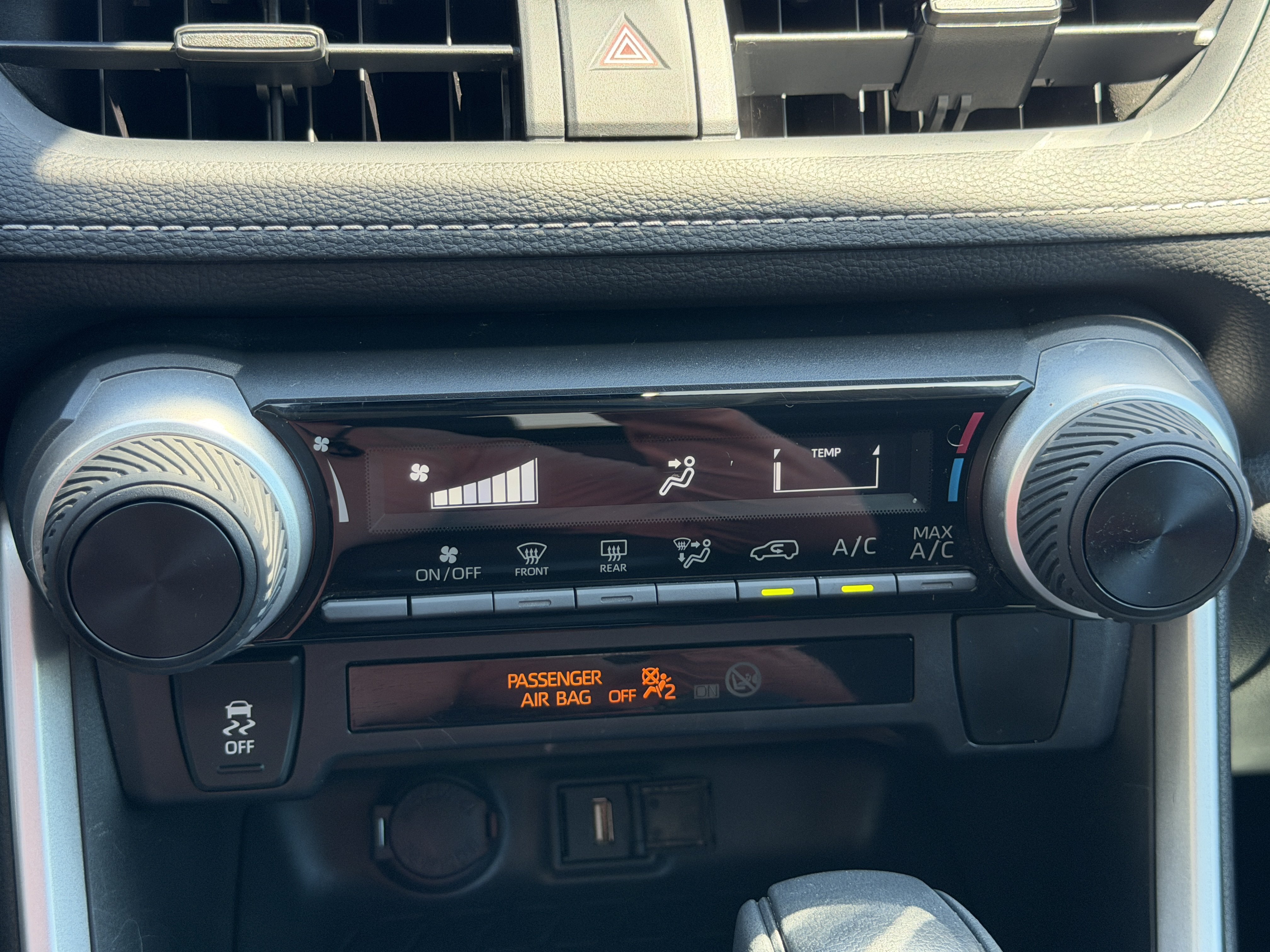 Used 2020 Toyota RAV4 LE FWD image 20