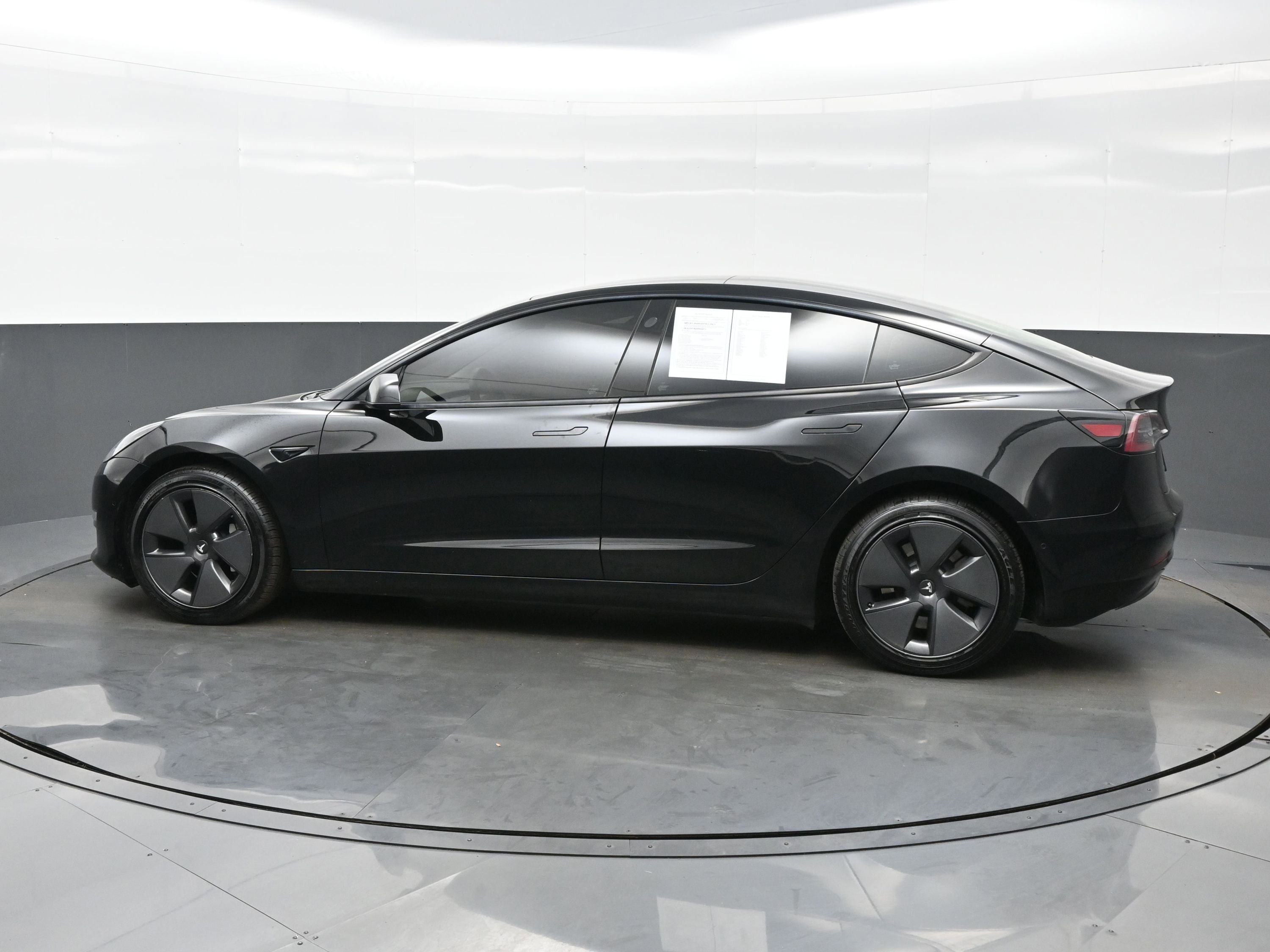 Used 2021 Tesla Model 3 Standard Range Plus image 3