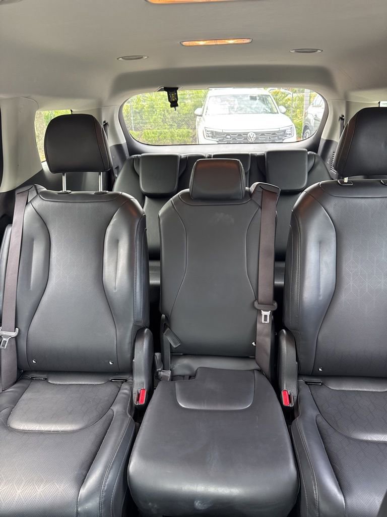Used 2025 Kia Carnival image 19
