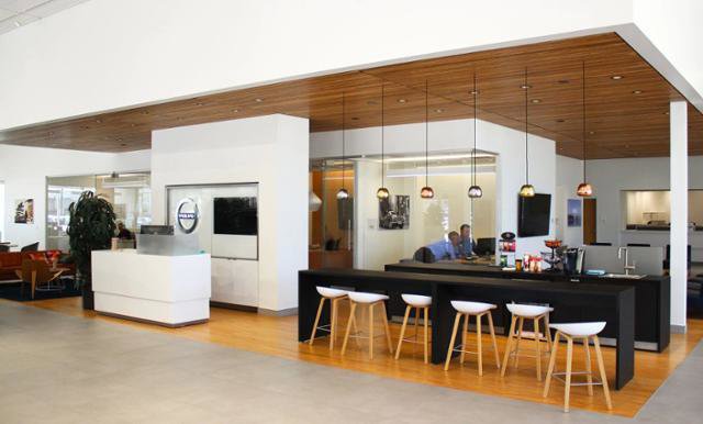 Certified 2024 Volvo XC40 B5 Ultimate w/ Climate Package image 42