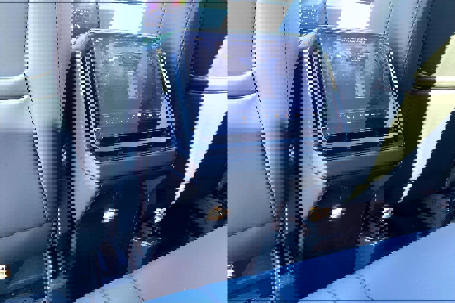 Used 2024 Tesla Cybertruck AWD Crew Cab image 34