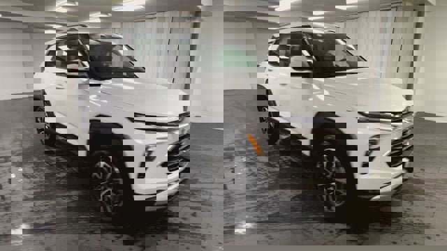 Certified 2025 Chevrolet TrailBlazer LT image 2